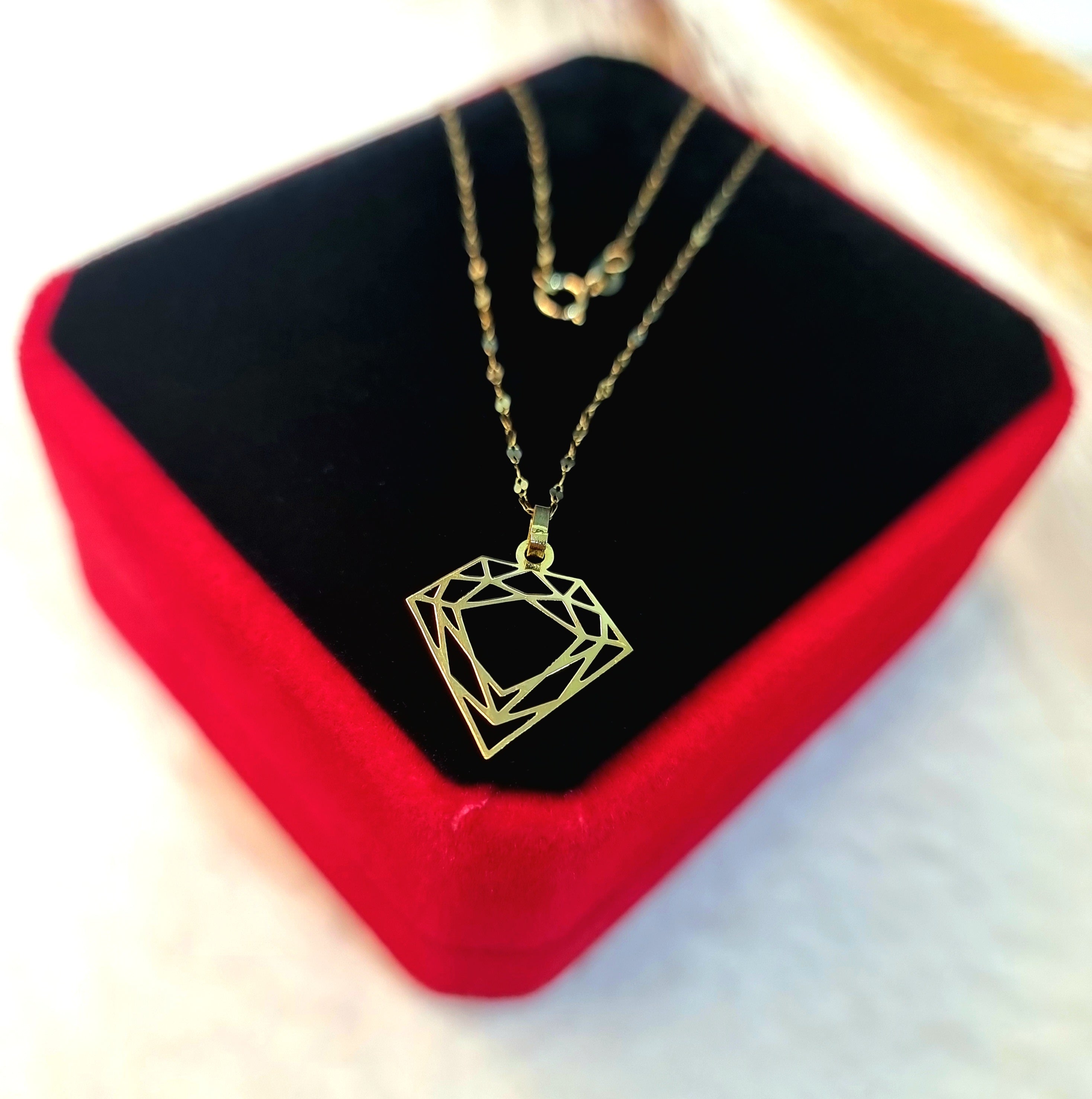 18K Pure Gold Diamond Design Pendant Necklace