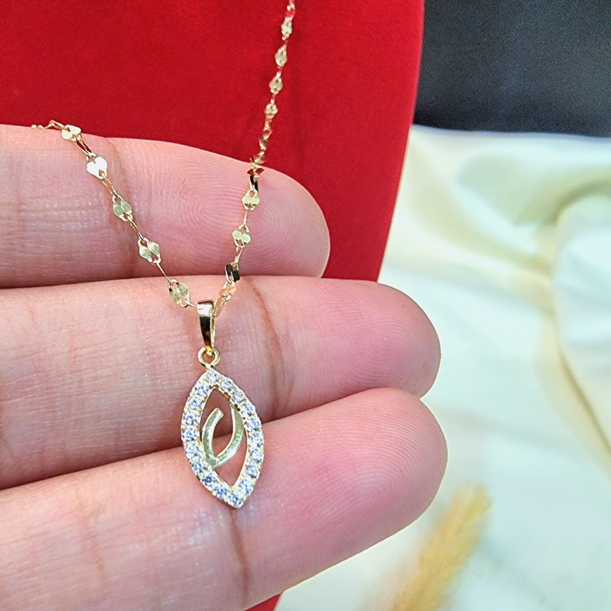 18K Pure Gold Elegant Design With Zircon Stone Necklace