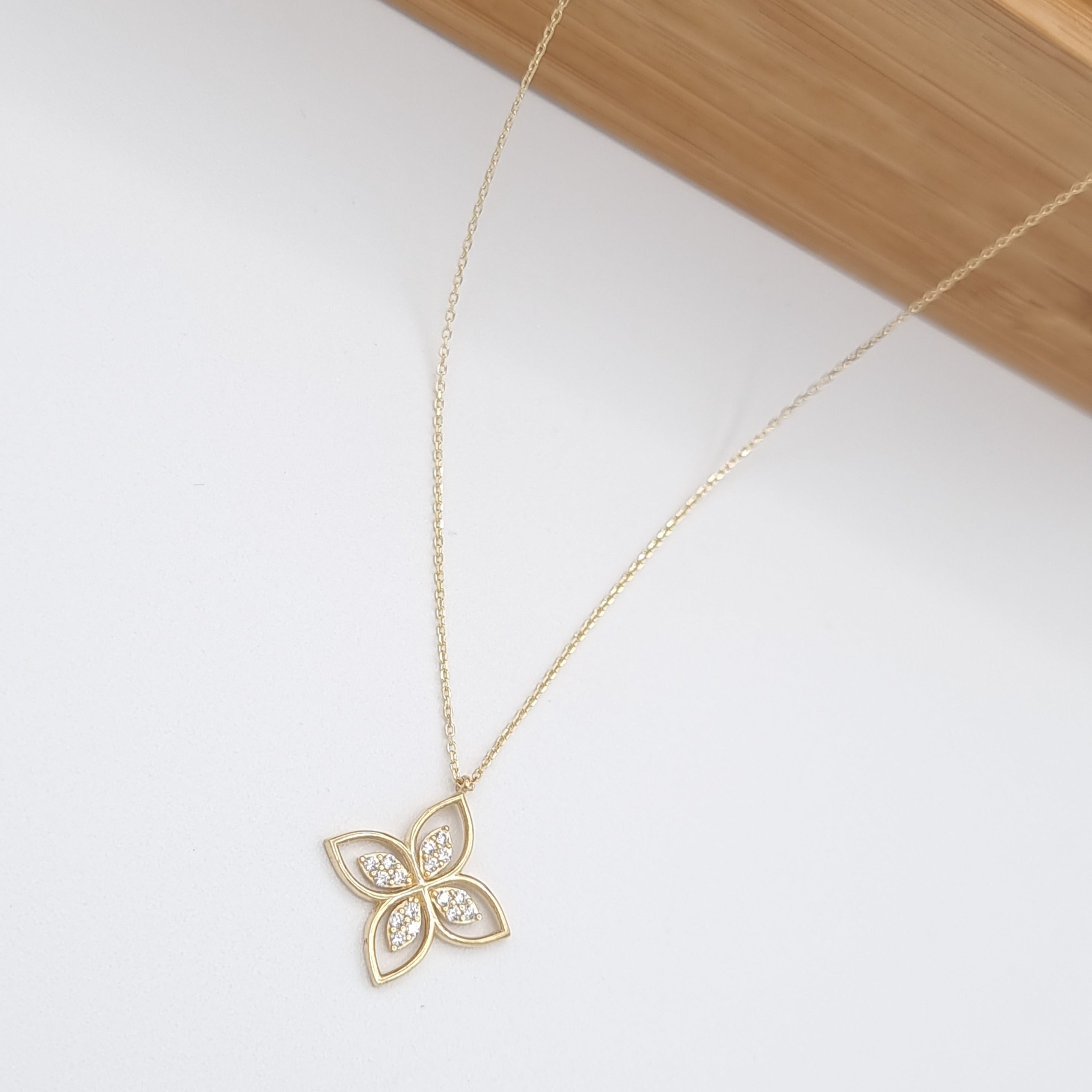 18K Pure Gold White Flower Necklace