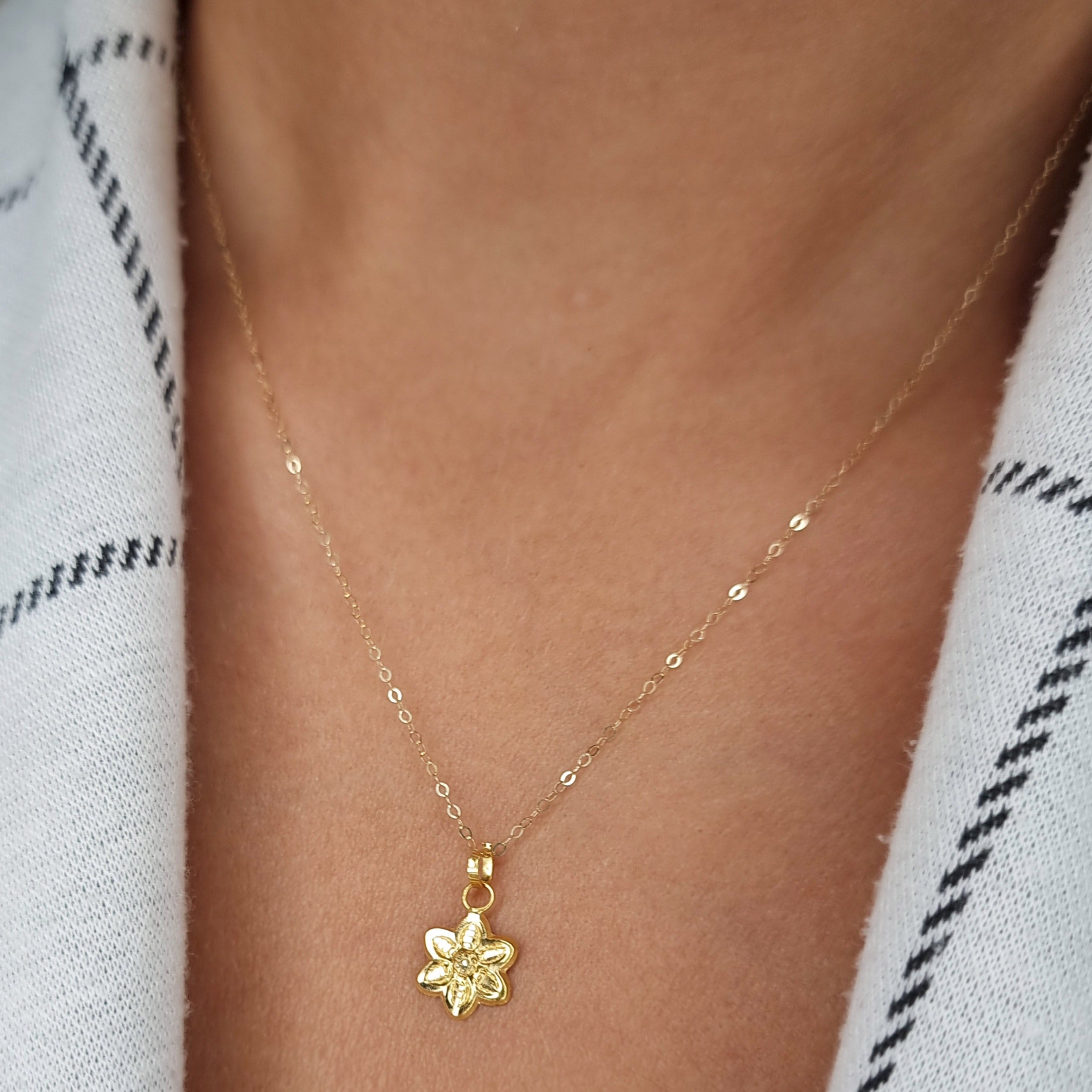 18K Pure Gold Fine Flower Necklace