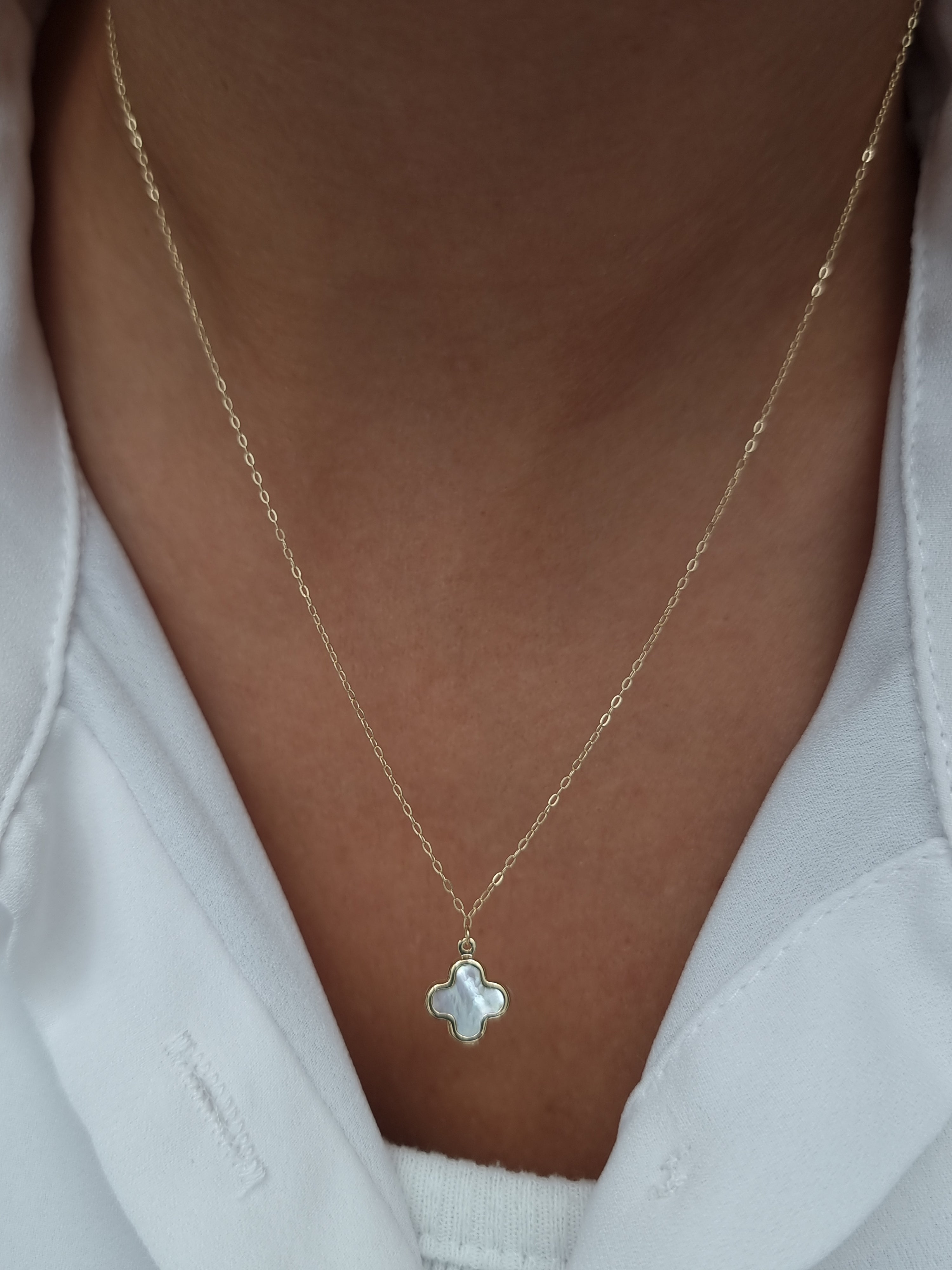 18K Pure Gold White Flower Necklace