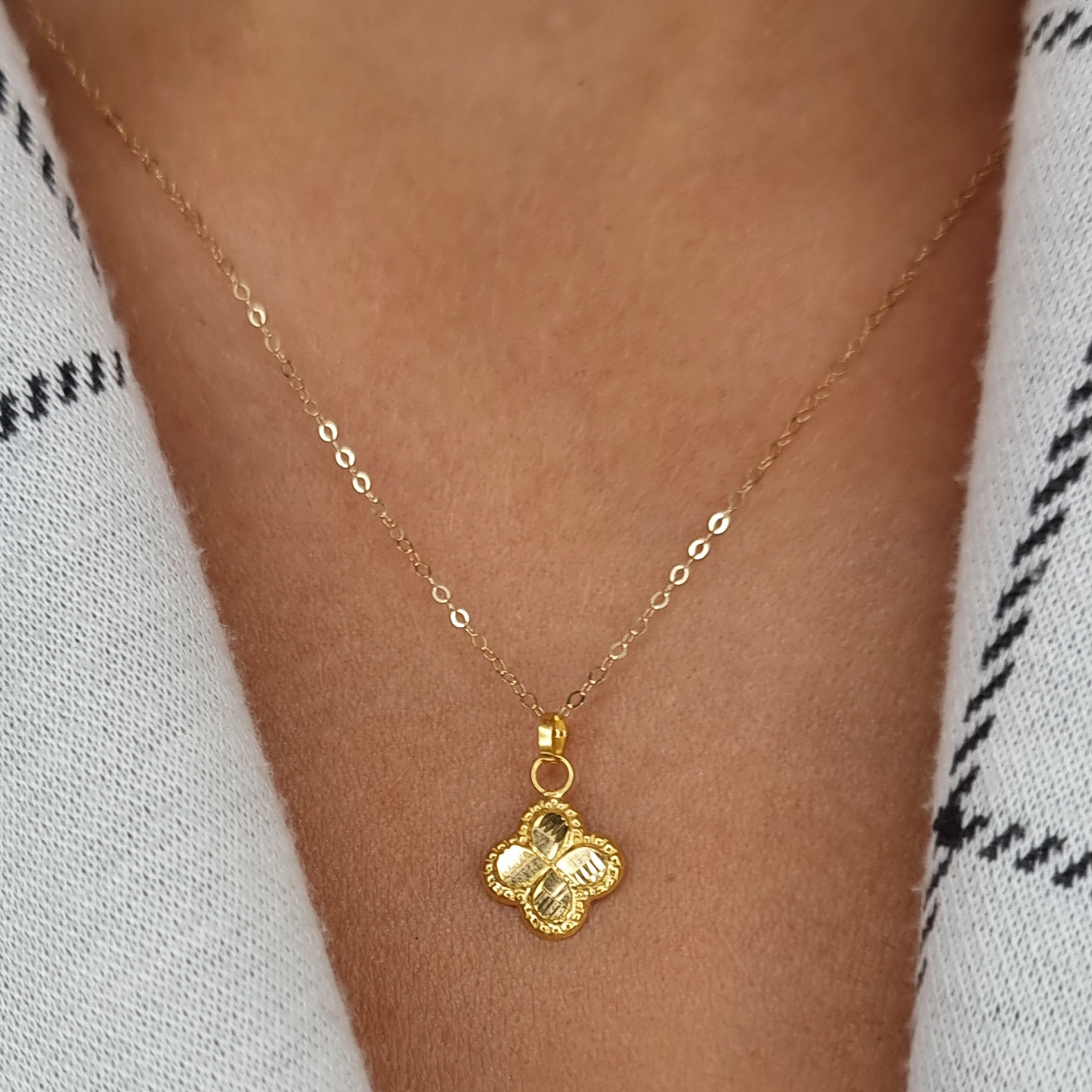 18K Pure Gold Fine Flower Necklace