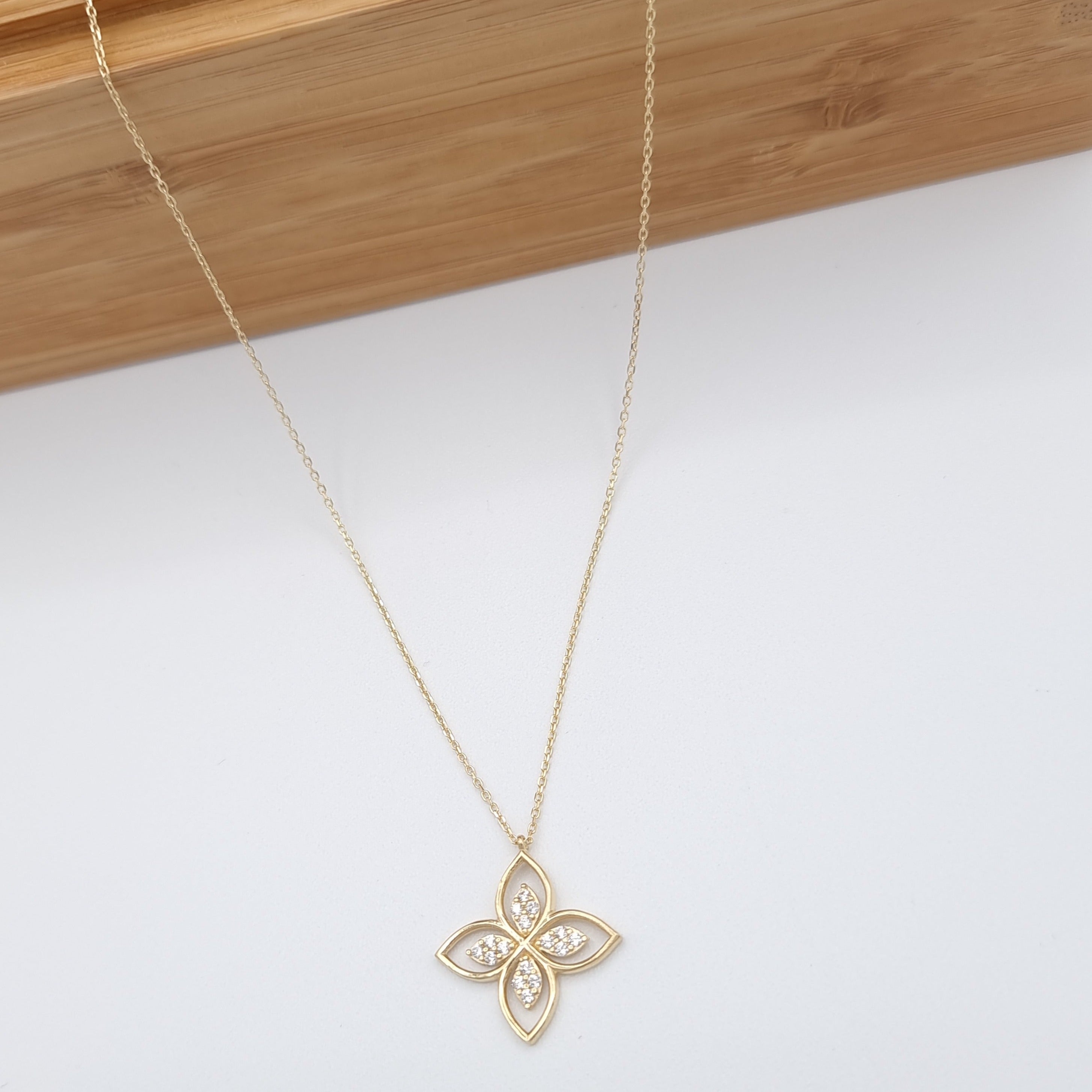 18K Pure Gold White Flower Necklace