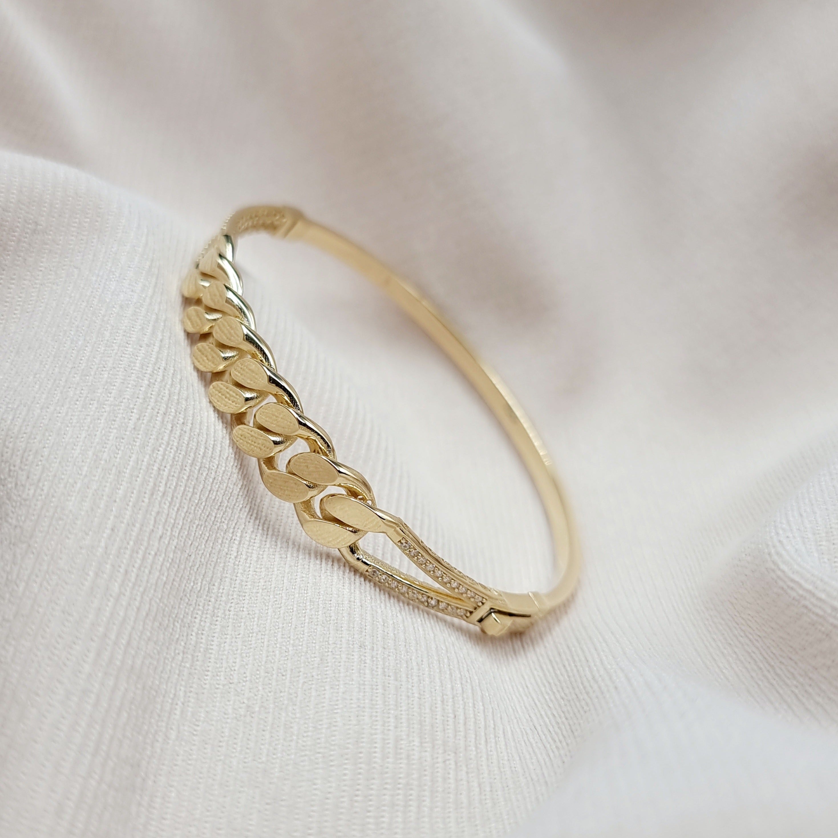 18K Pure Gold Elegant Design Bangle