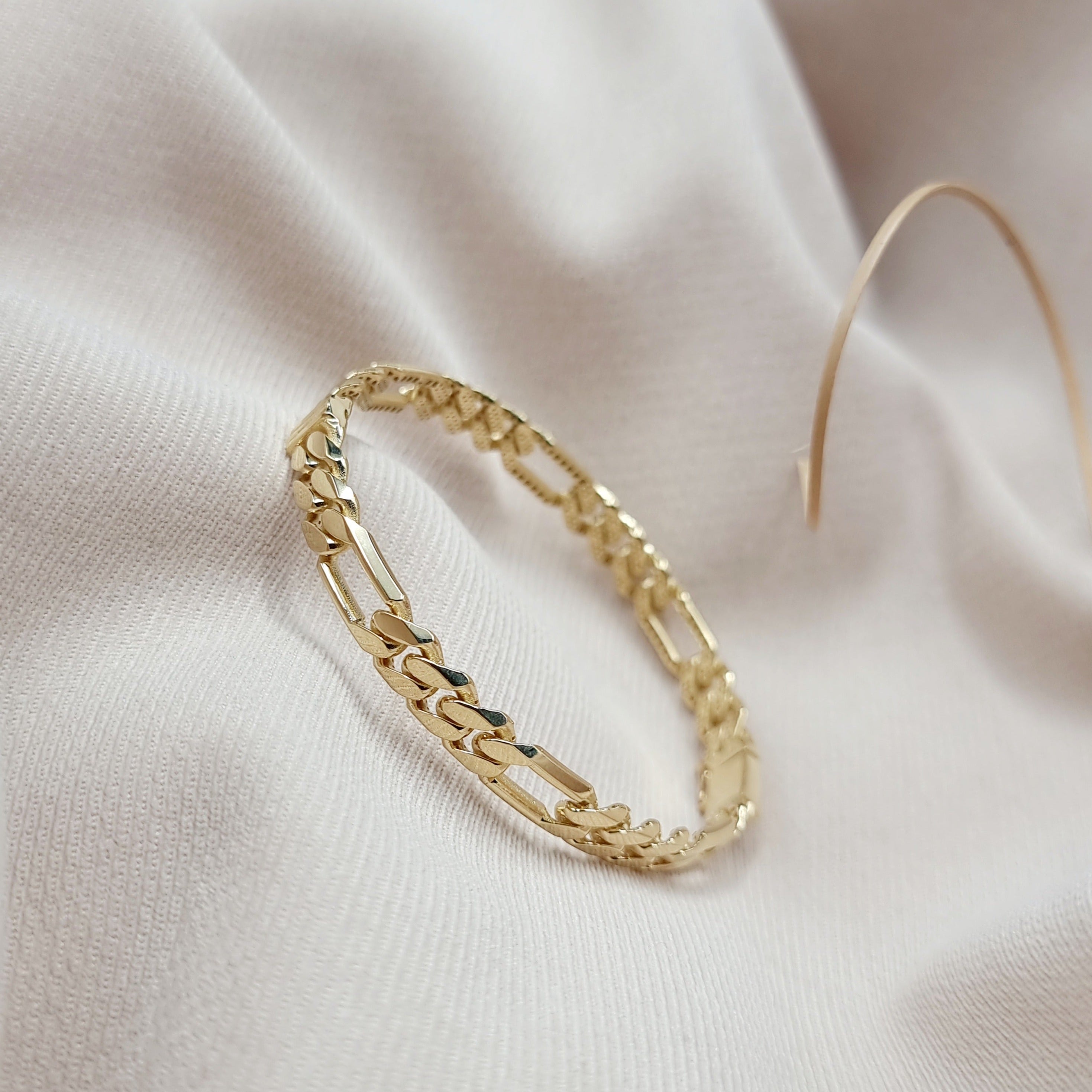 18K Pure Gold Elegant Design Bangle