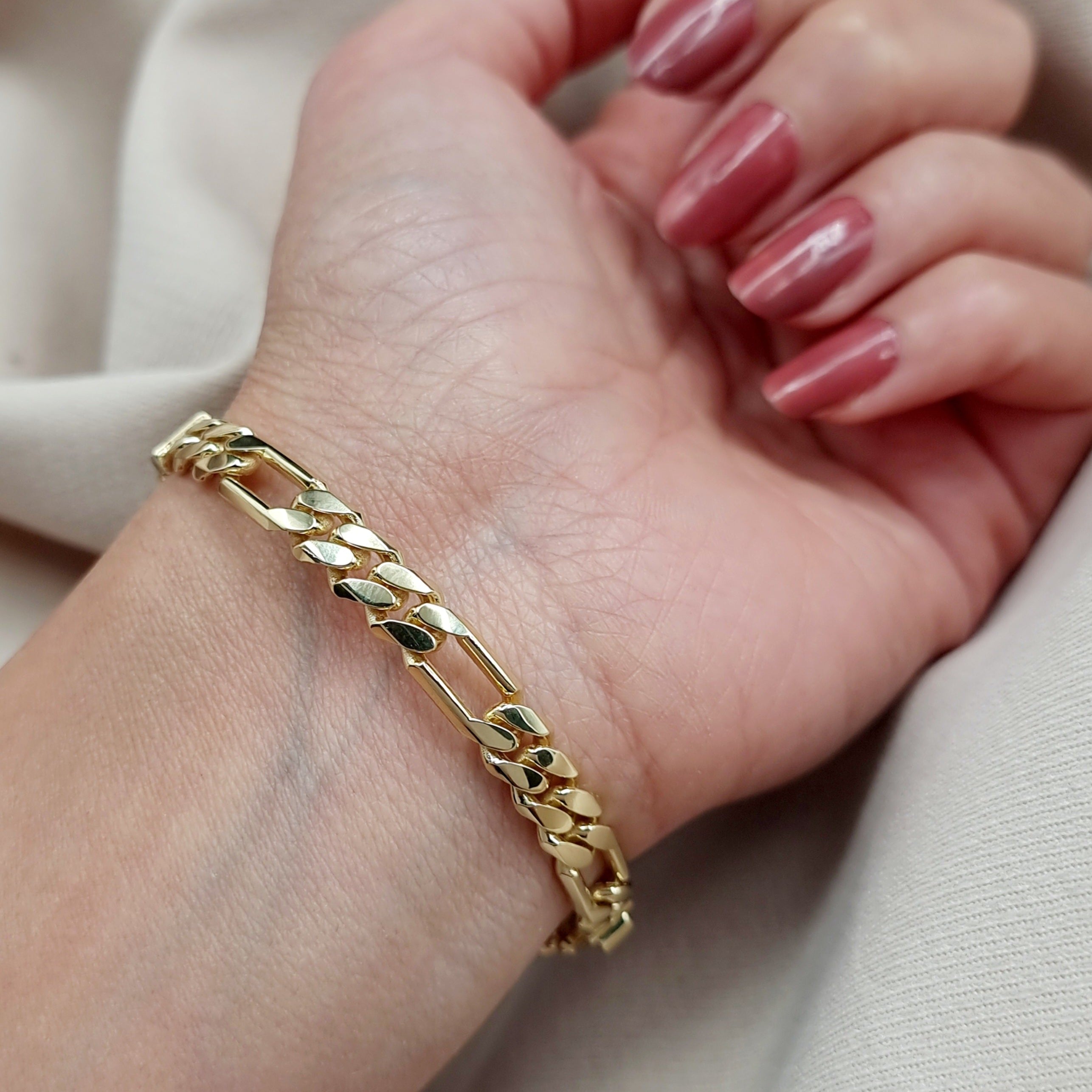 18K Pure Gold Elegant Design Bangle