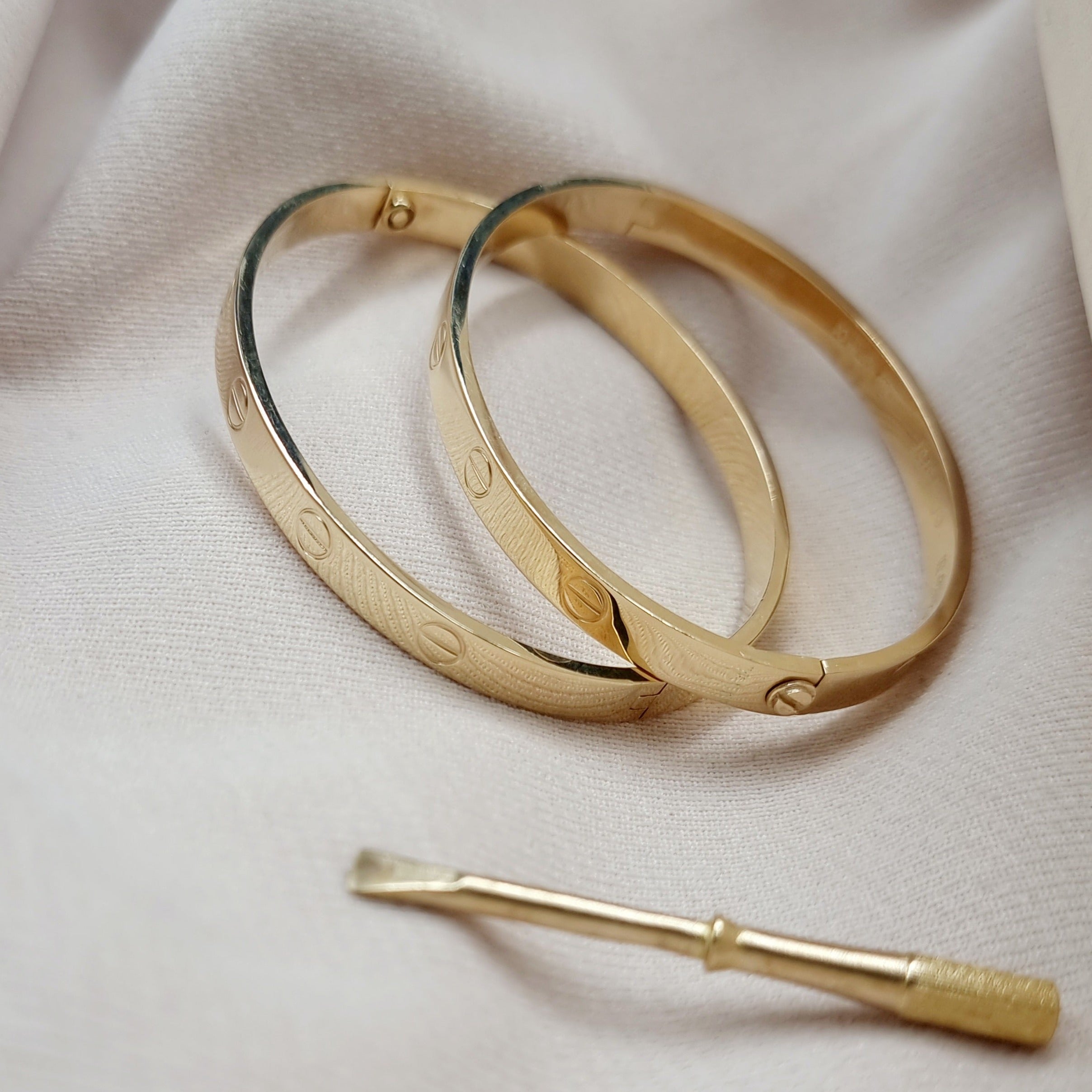 18K Pure Gold C.R Bangle