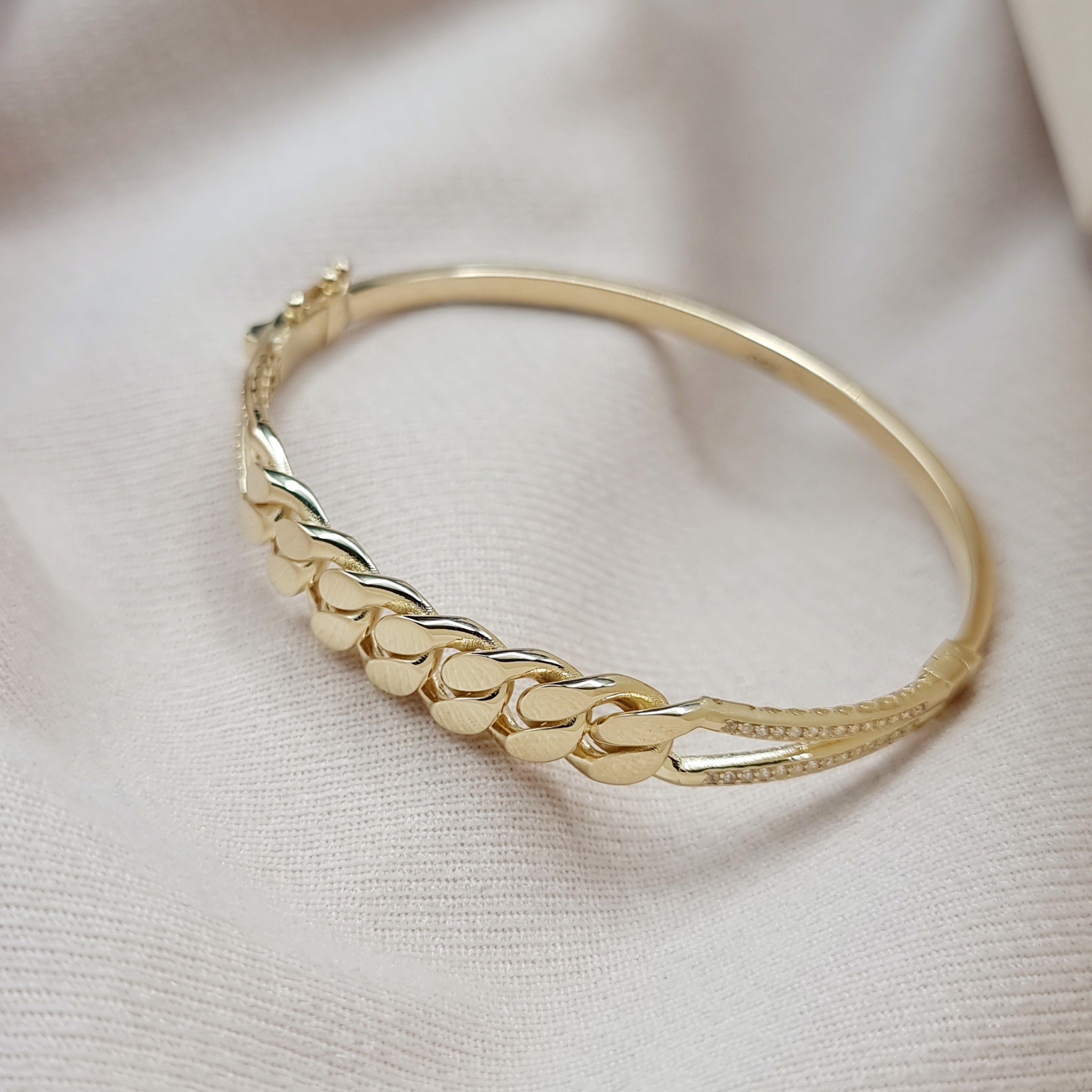 18K Pure Gold Elegant Design Bangle