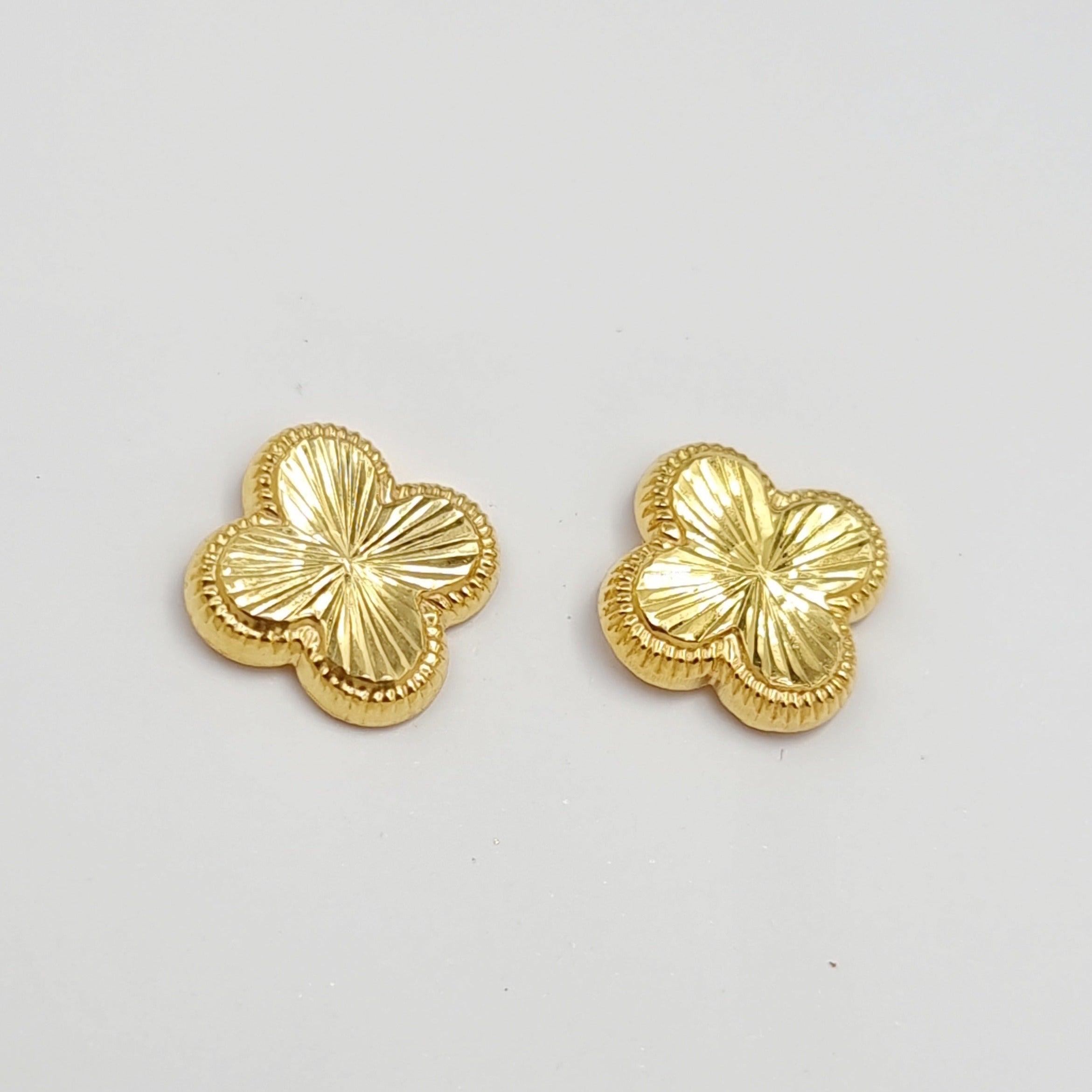 18K Pure Gold V.C Flower Screw Earring Set