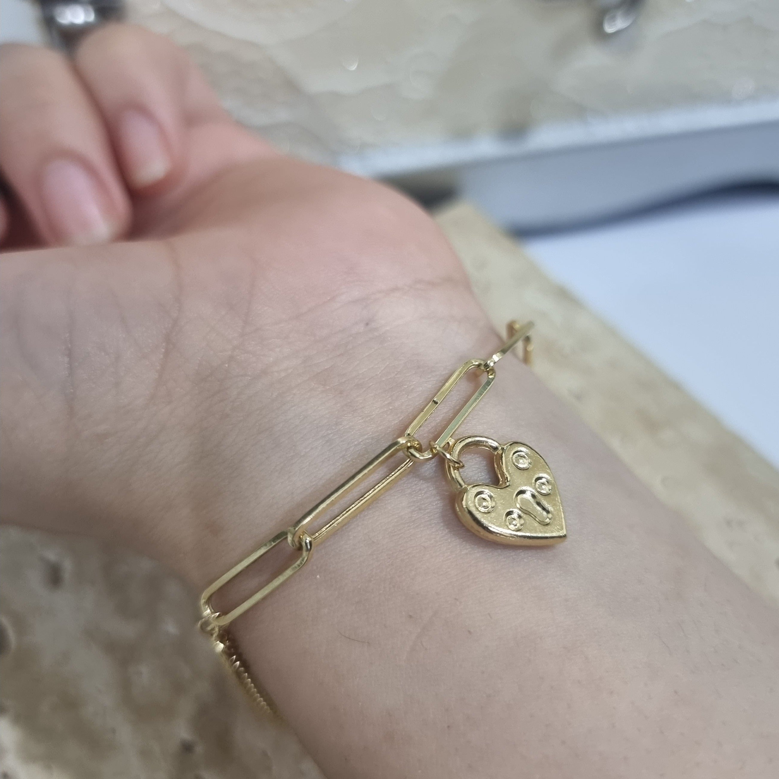 18K Pure Gold Elegant Link Heart Lock Bracelet