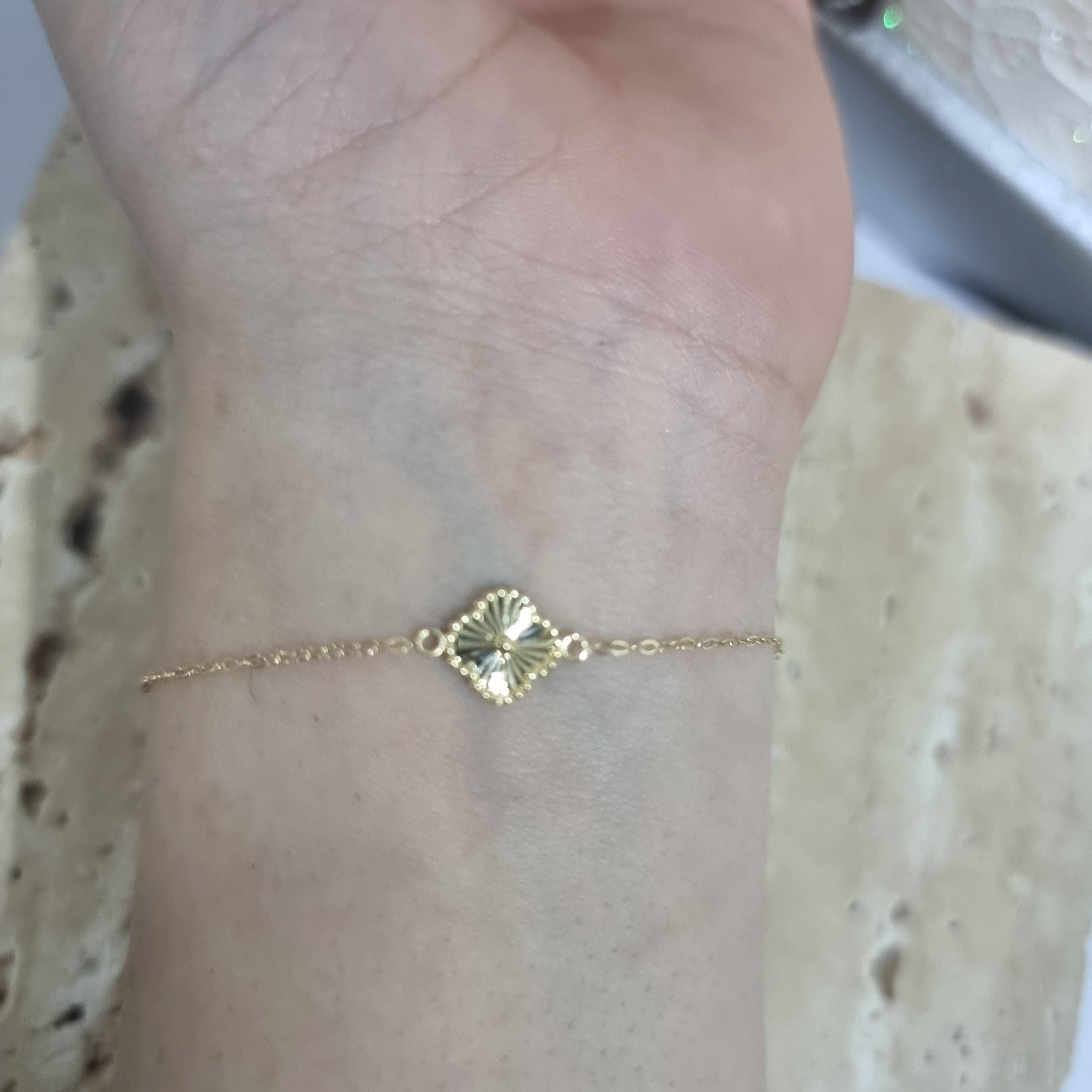 18K Pure Gold Elegant Flower Bracelet