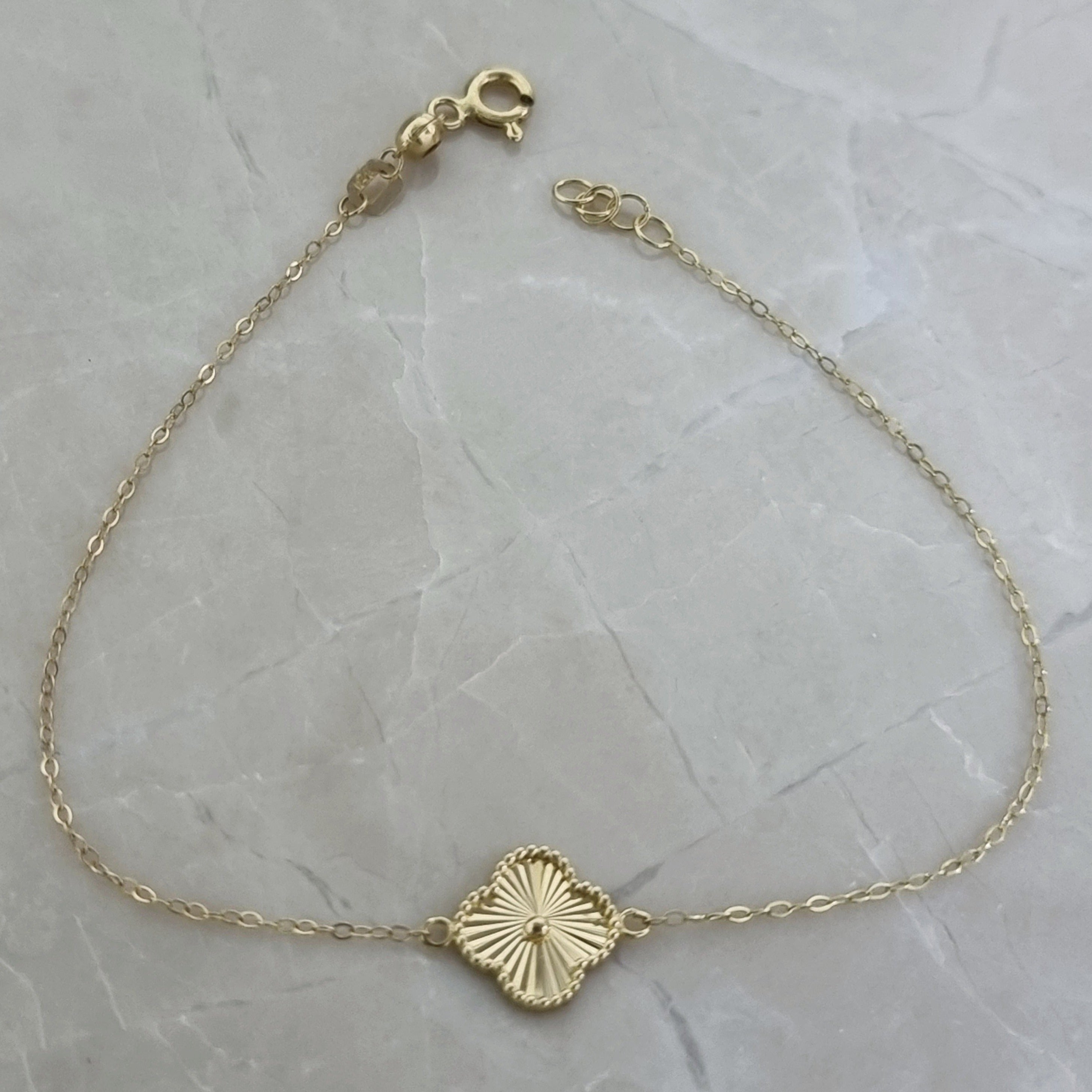 18K Pure Gold Elegant Flower Bracelet