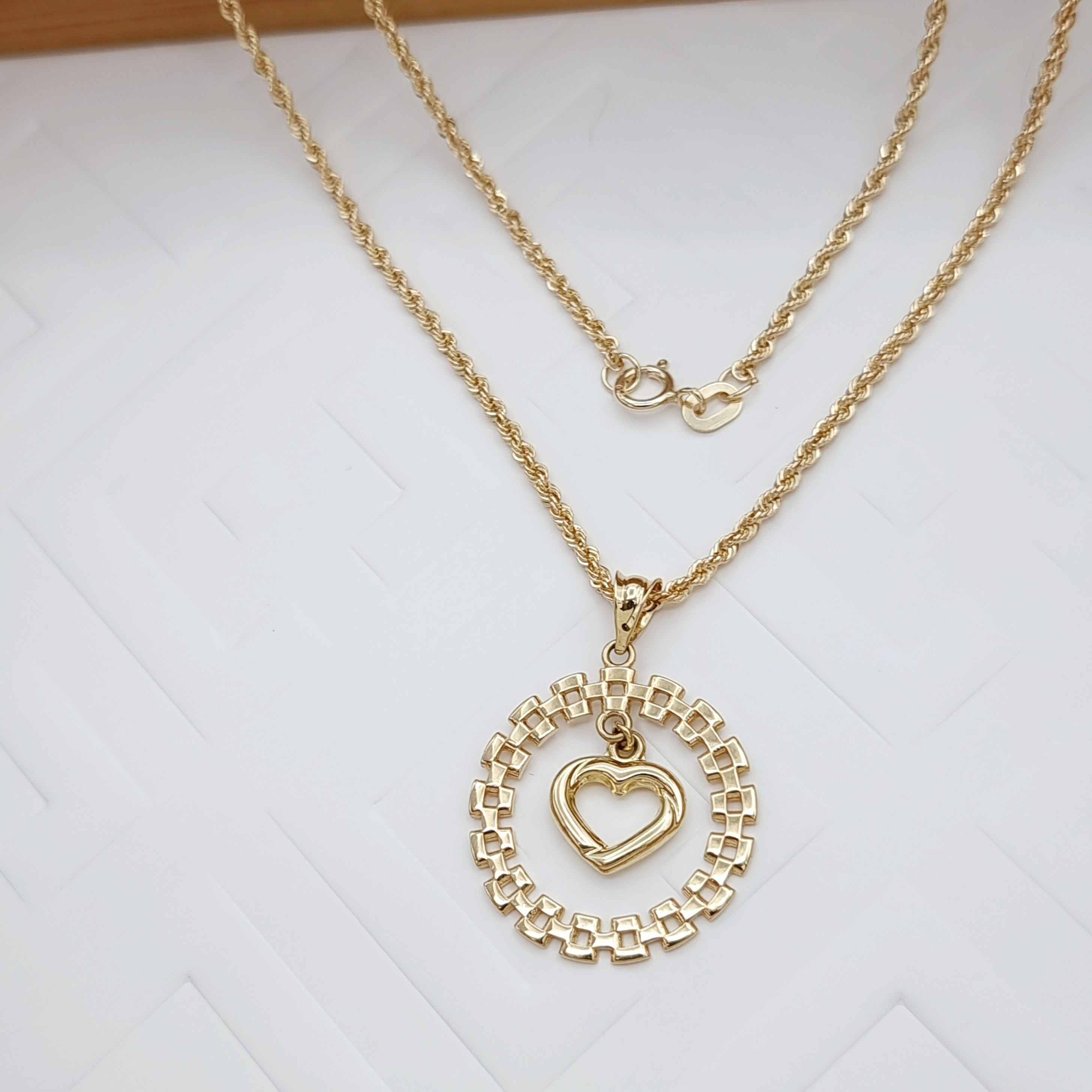 18K Pure Gold Round Heart Necklace