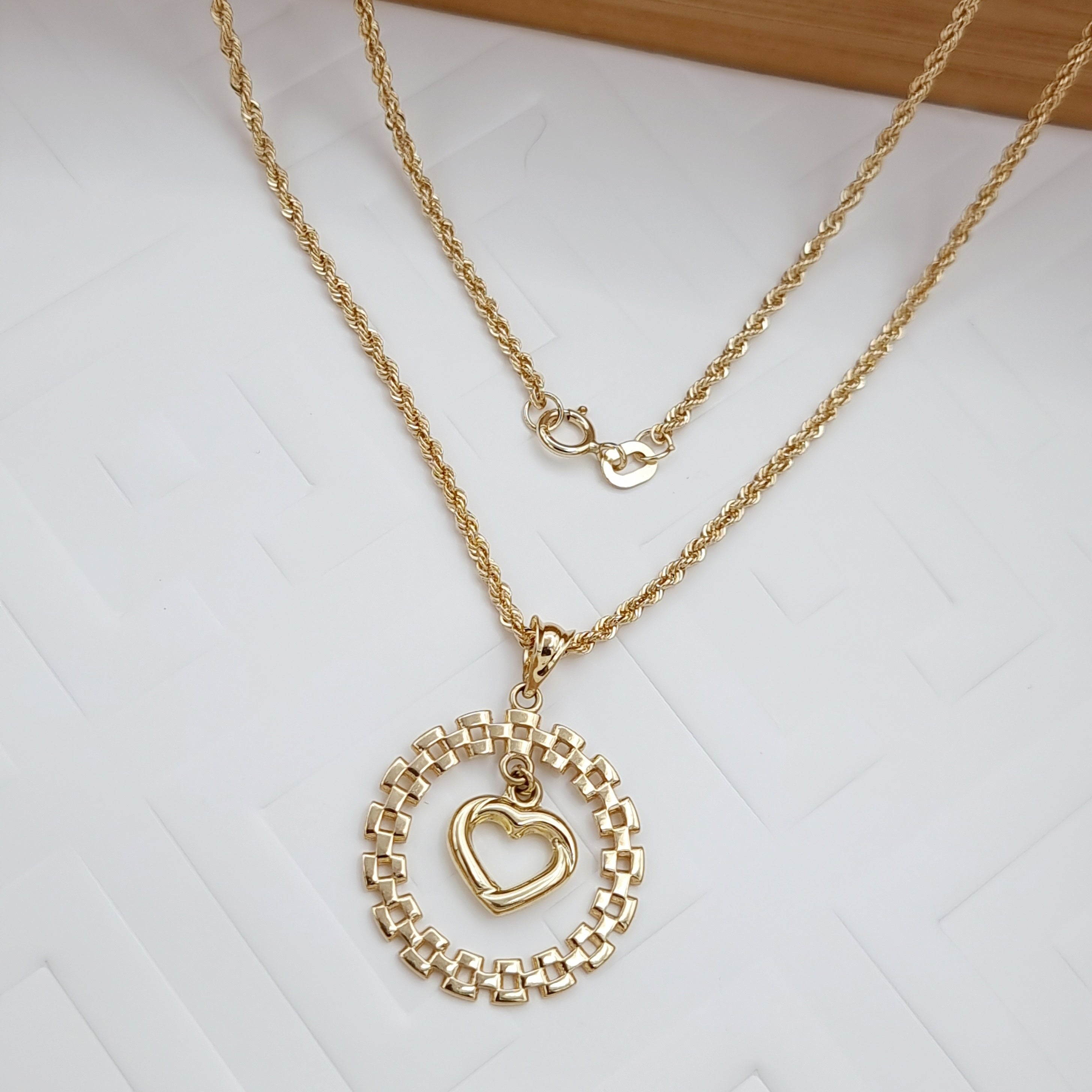 18K Pure Gold Round Heart Necklace