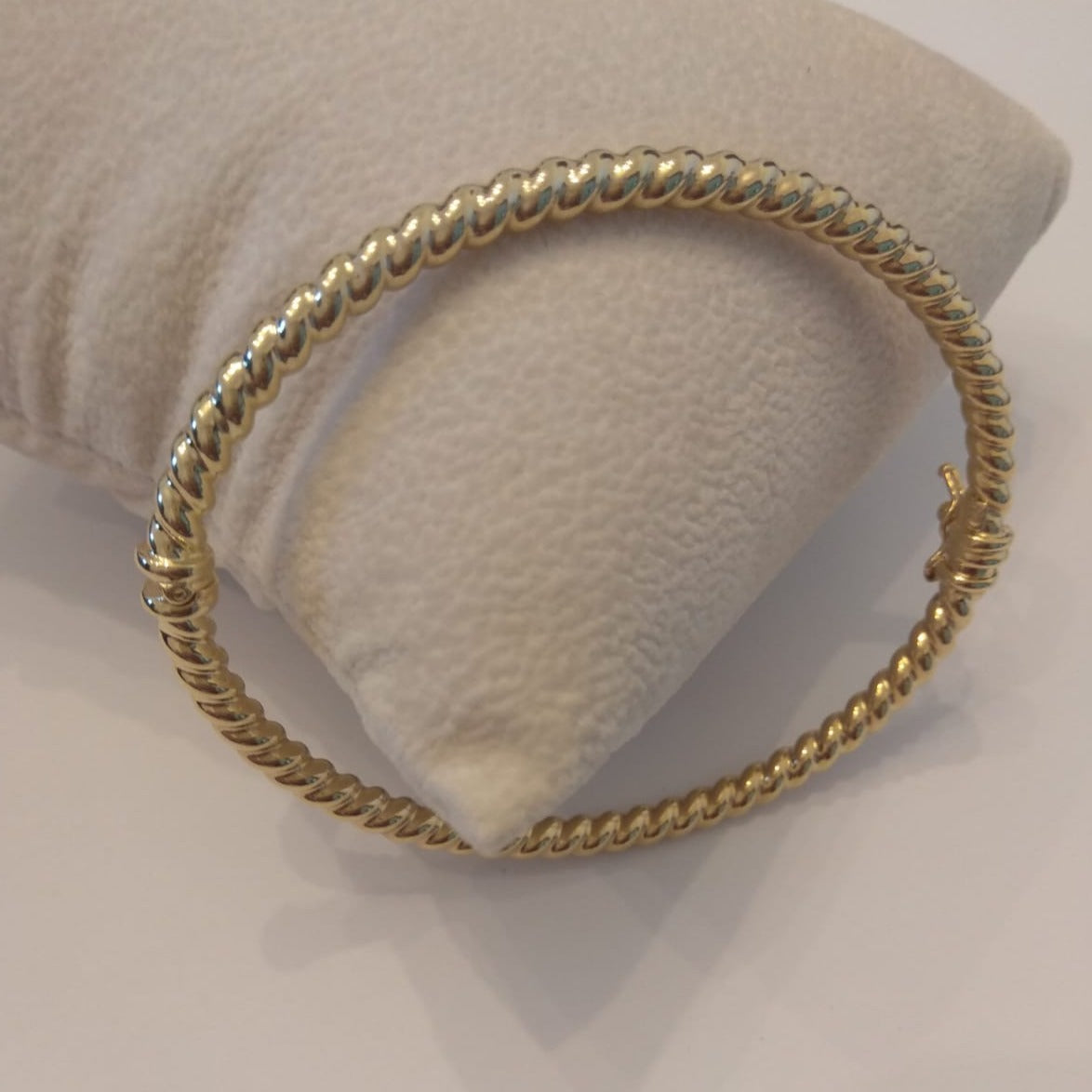 18K Pure Gold Twisted Bangle – Tala Gold Collection