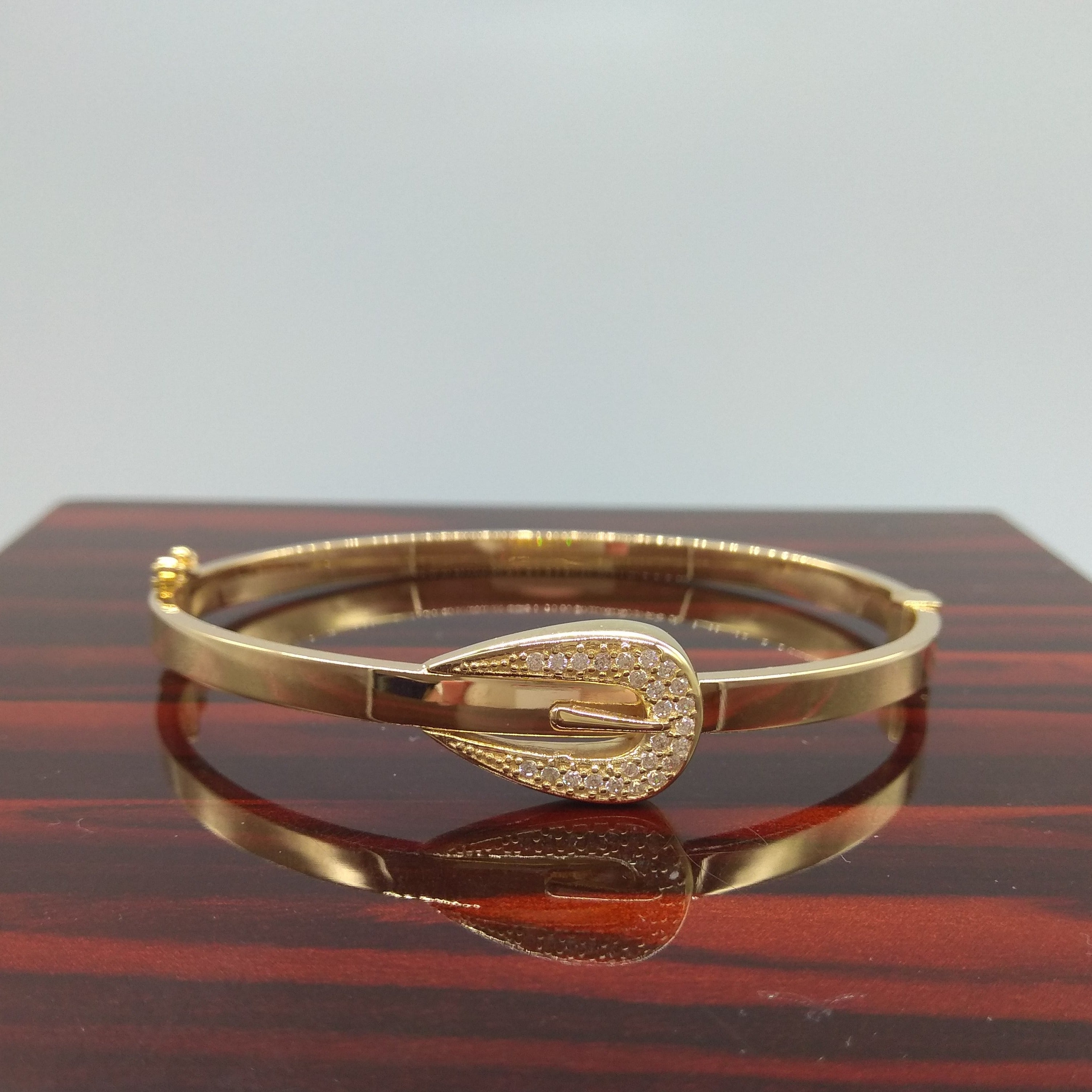 18K Pure Gold Elegant Stone Bangle