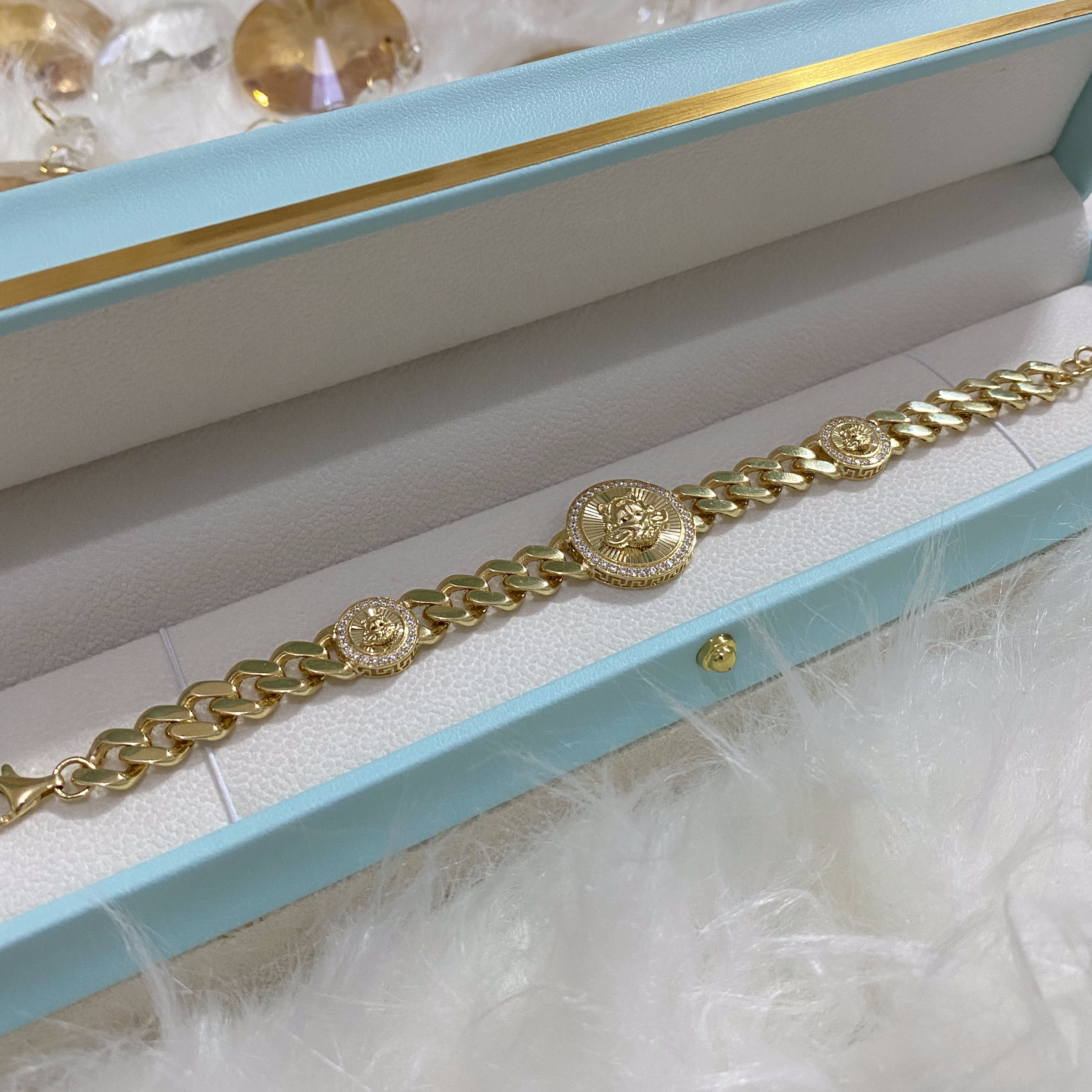 18K Pure Gold Elegant Double V.R.C Bracelet