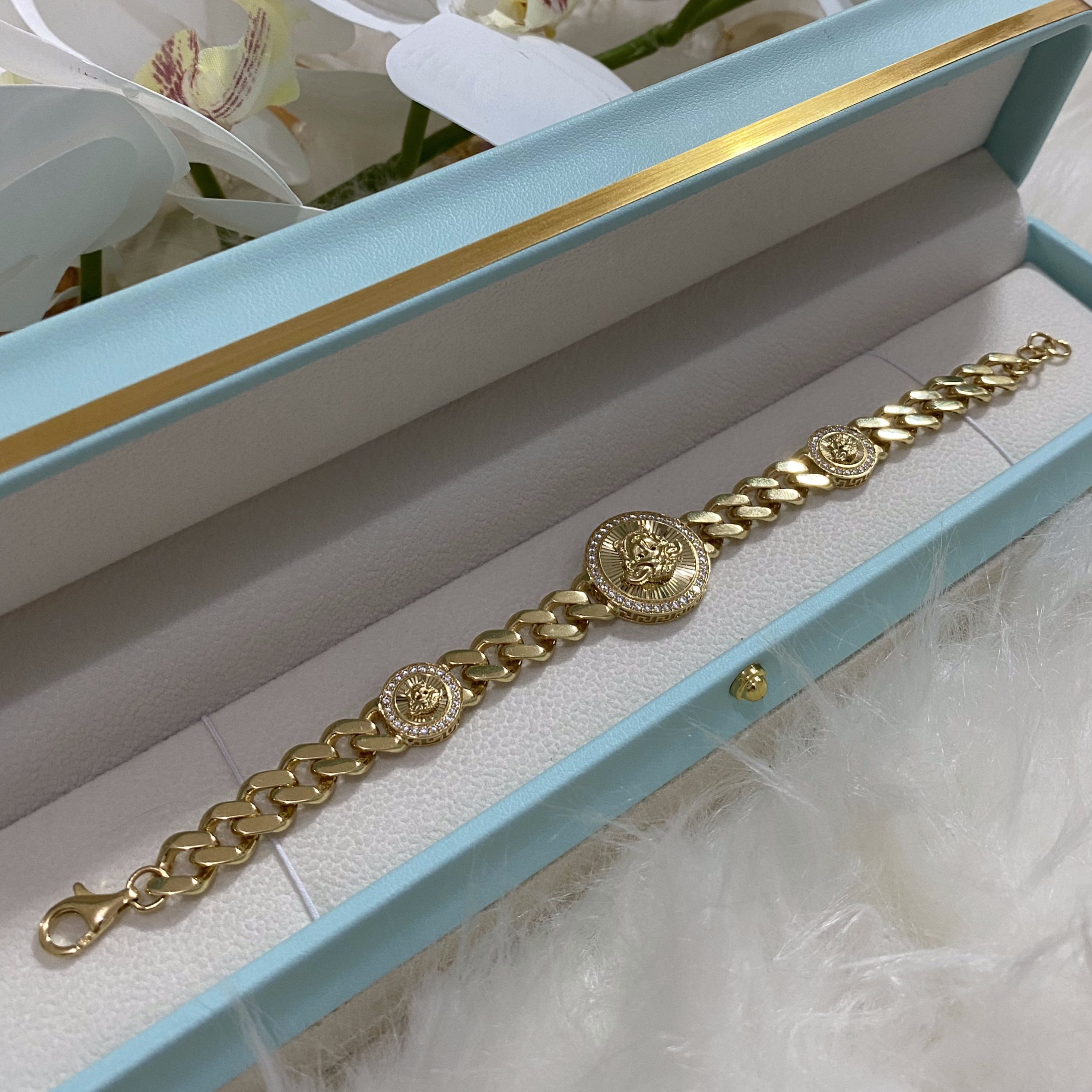 18K Pure Gold Elegant Double V.R.C Bracelet