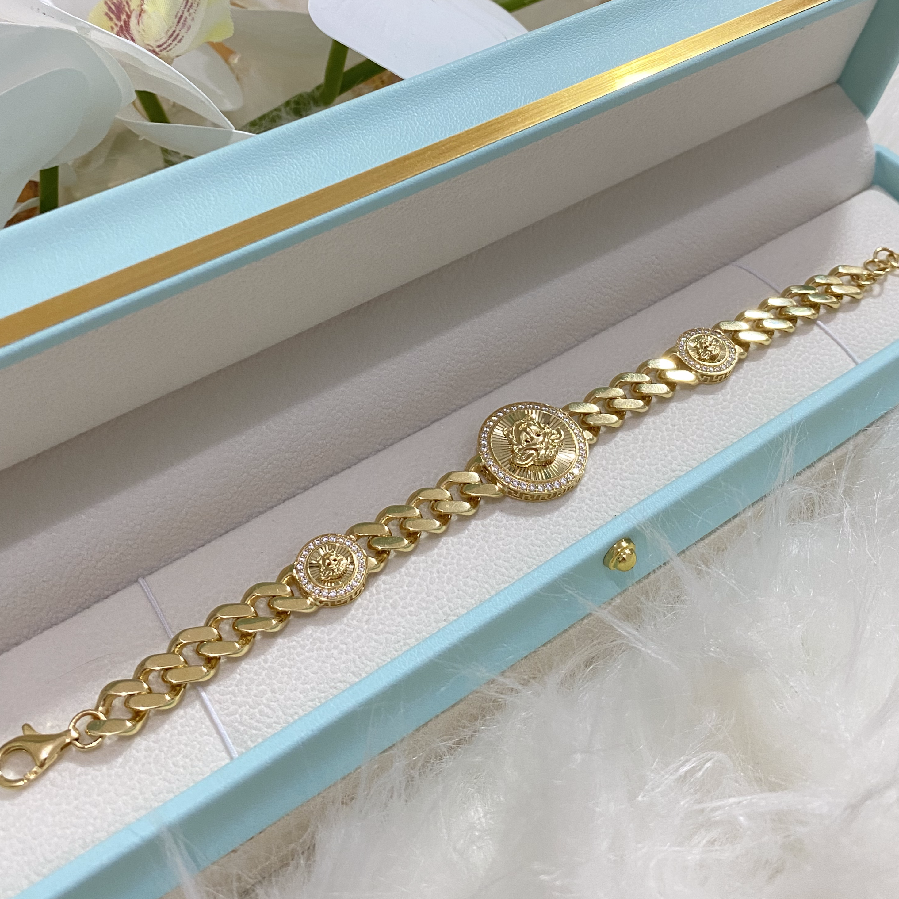 18K Pure Gold Elegant Double V.R.C Bracelet