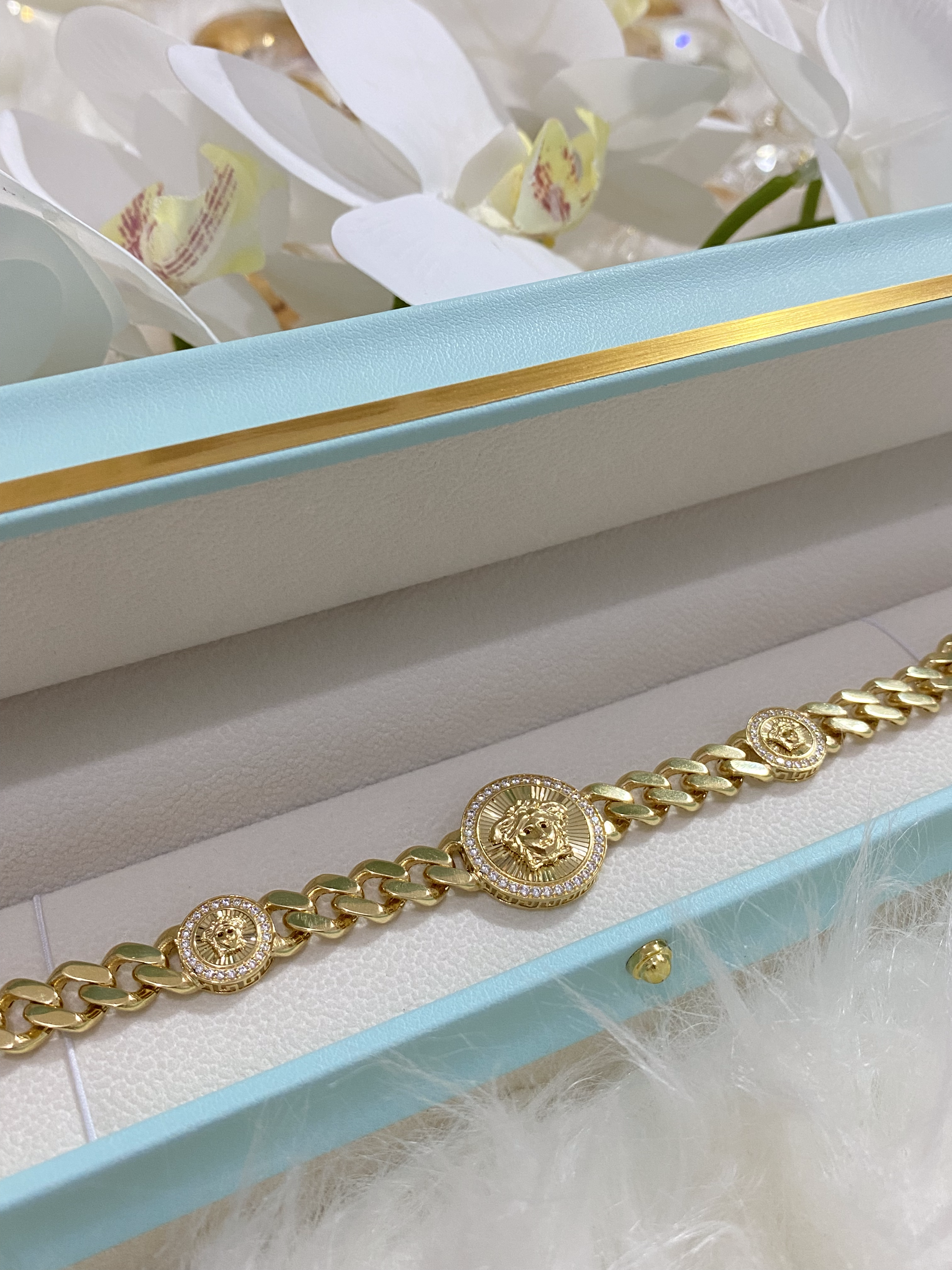 18K Pure Gold Elegant Double V.R.C Bracelet