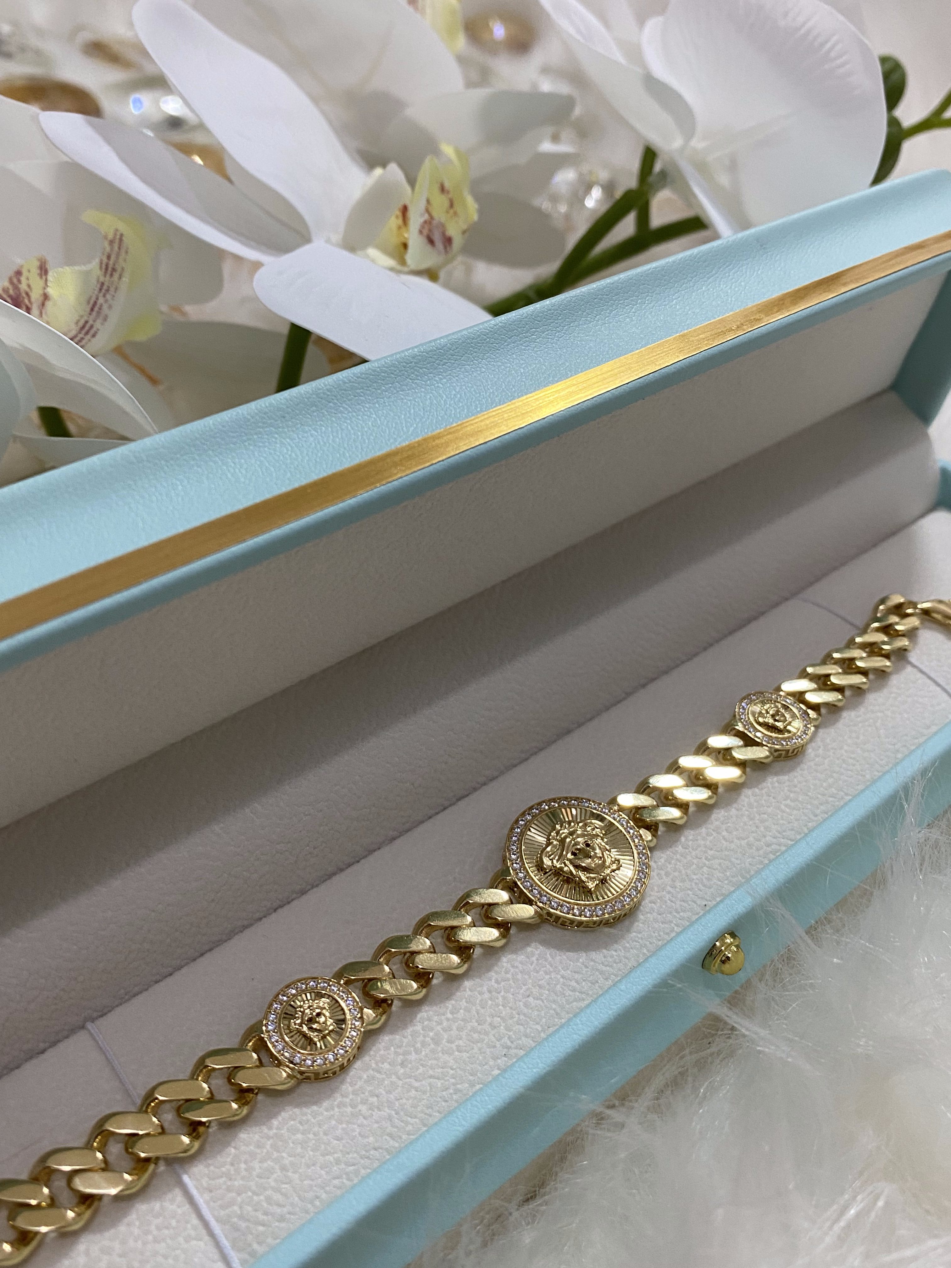 18K Pure Gold Elegant Double V.R.C Bracelet