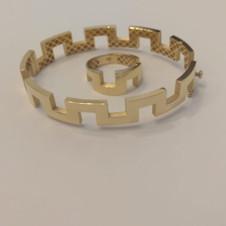 18K Pure Gold Elegant Design Bangle & Ring