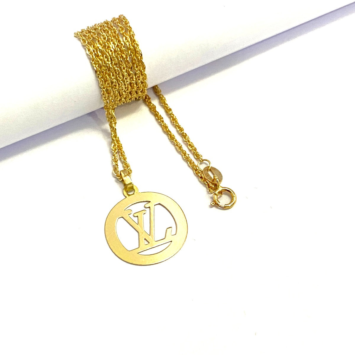 18K Pure Gold Elegant Design Pendant Necklace