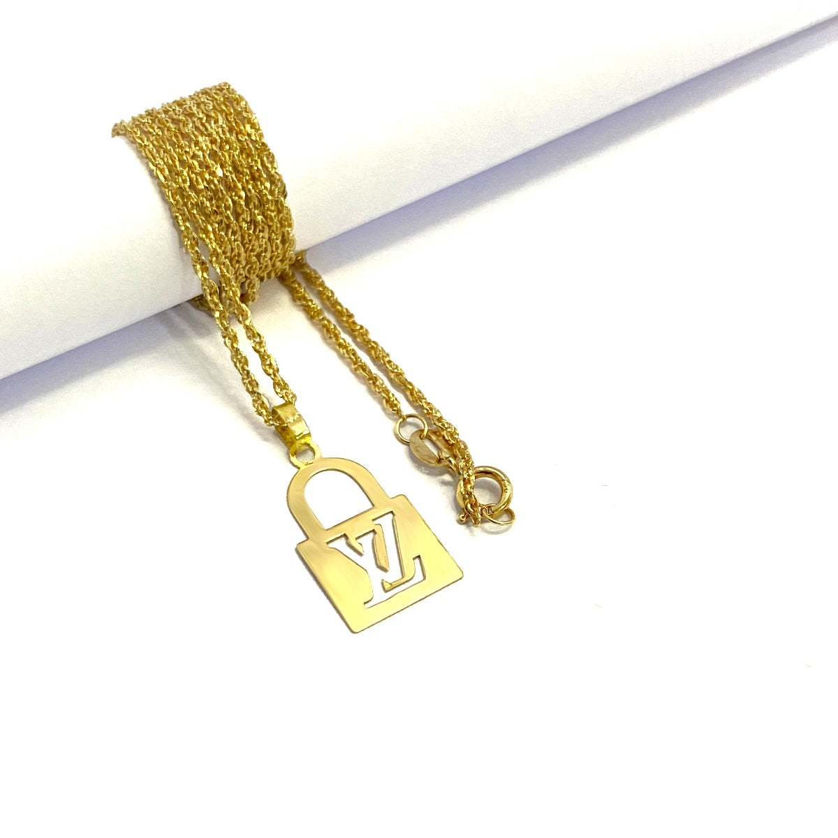 18K Pure Gold Elegant Design Pendant Necklace